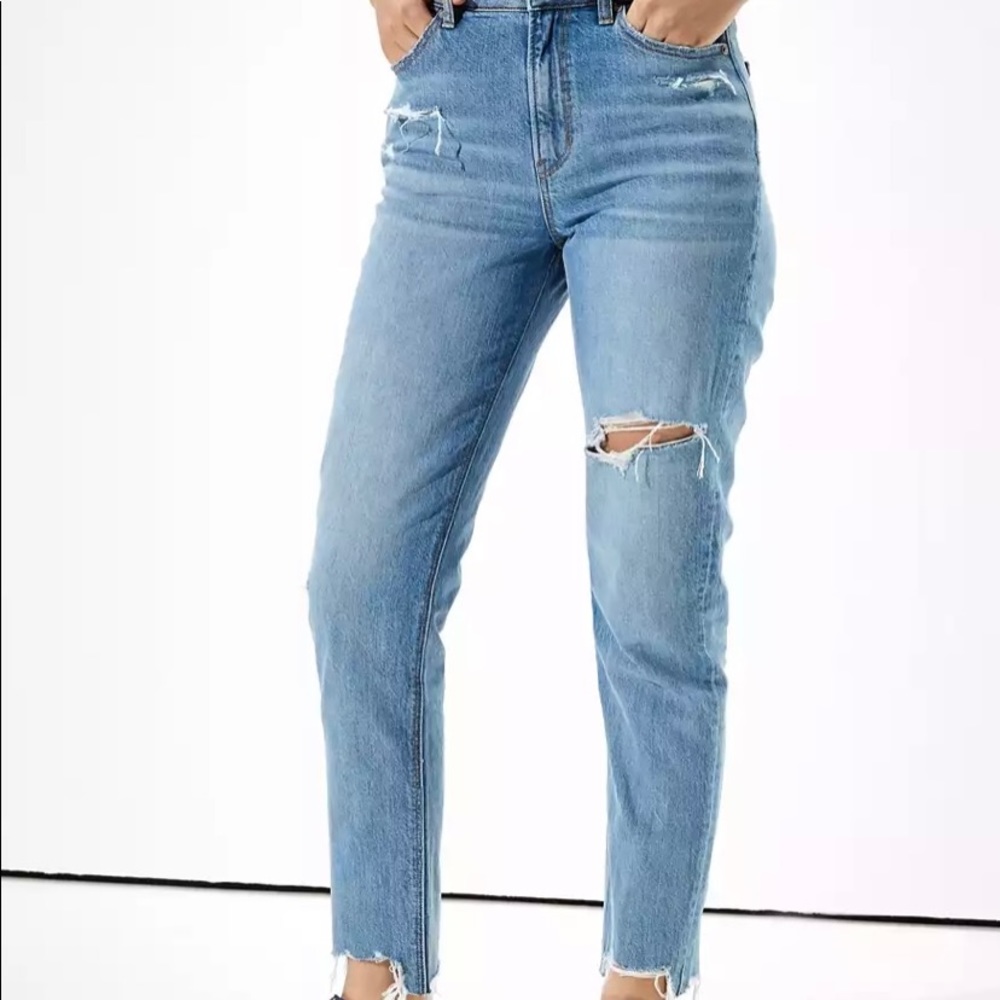 American Eagle mom Jean